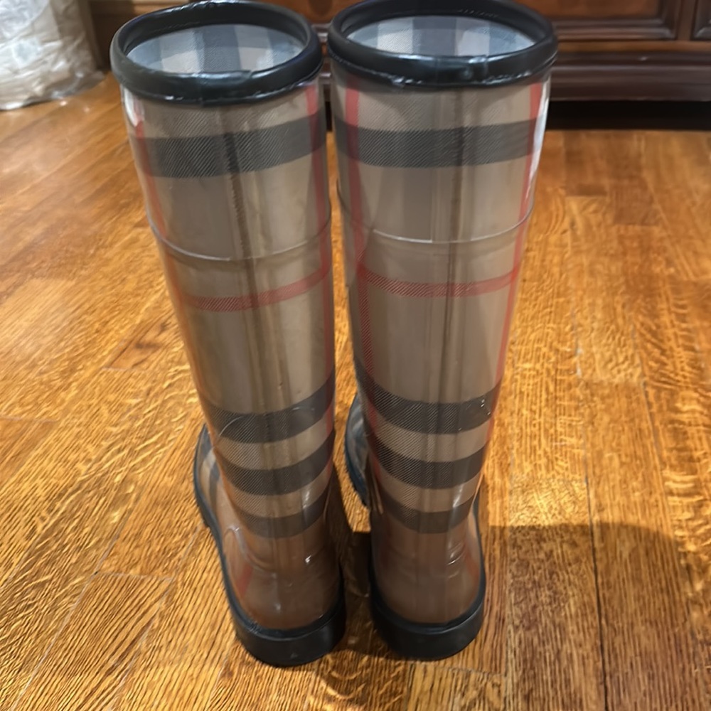 Burberry rain boots - Picture 2 of 4